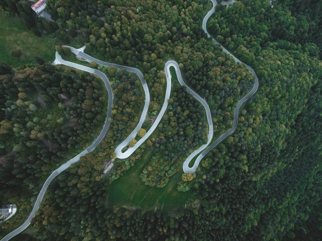 bird's eye view on serpantine road